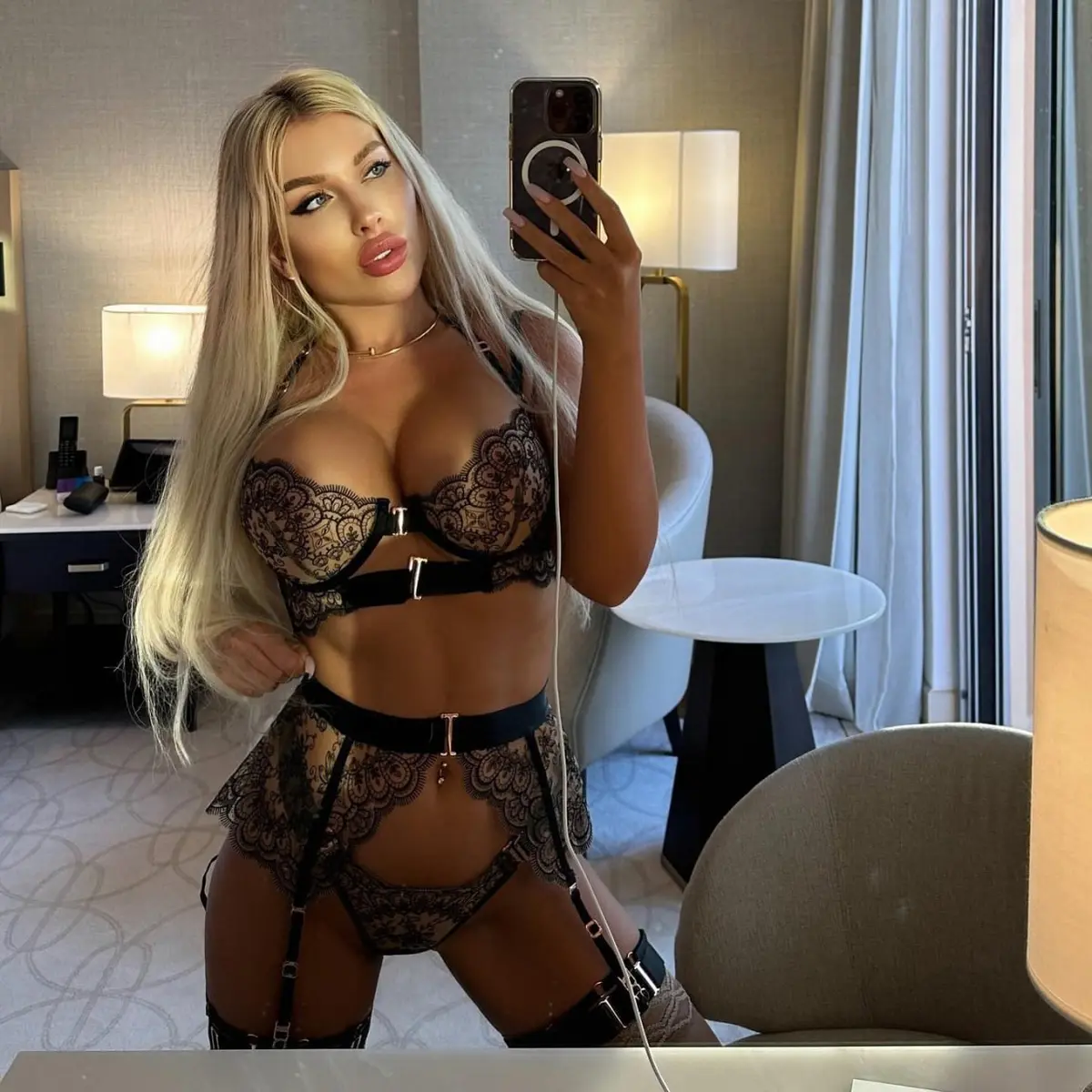 Искра эскорт в городе Питер