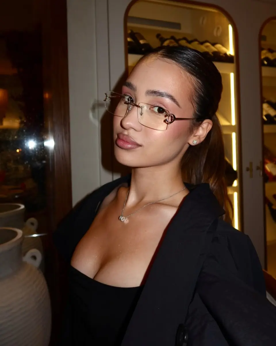 Лина эскорт в городе Питер