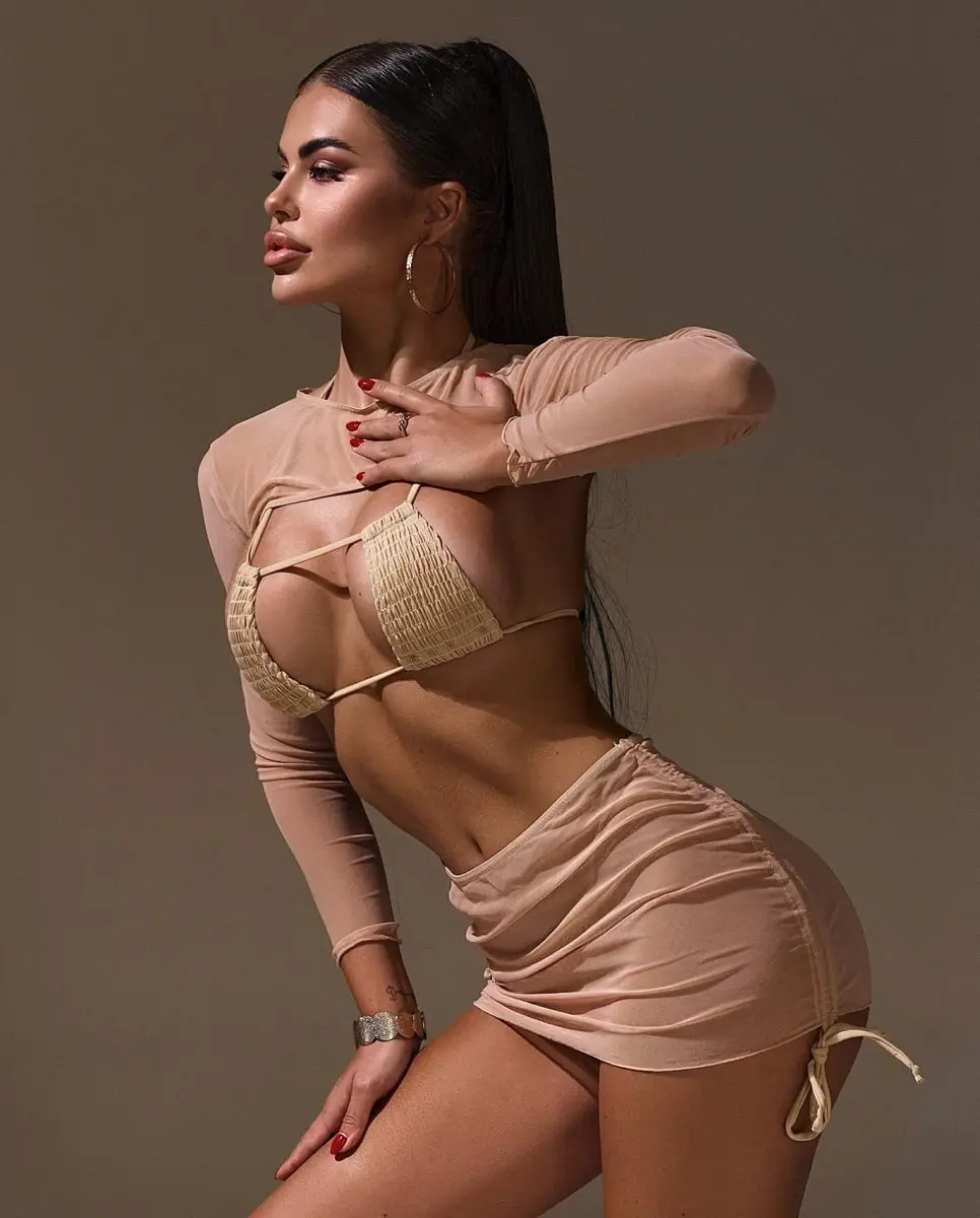 Лиззи эскорт в городе Питер