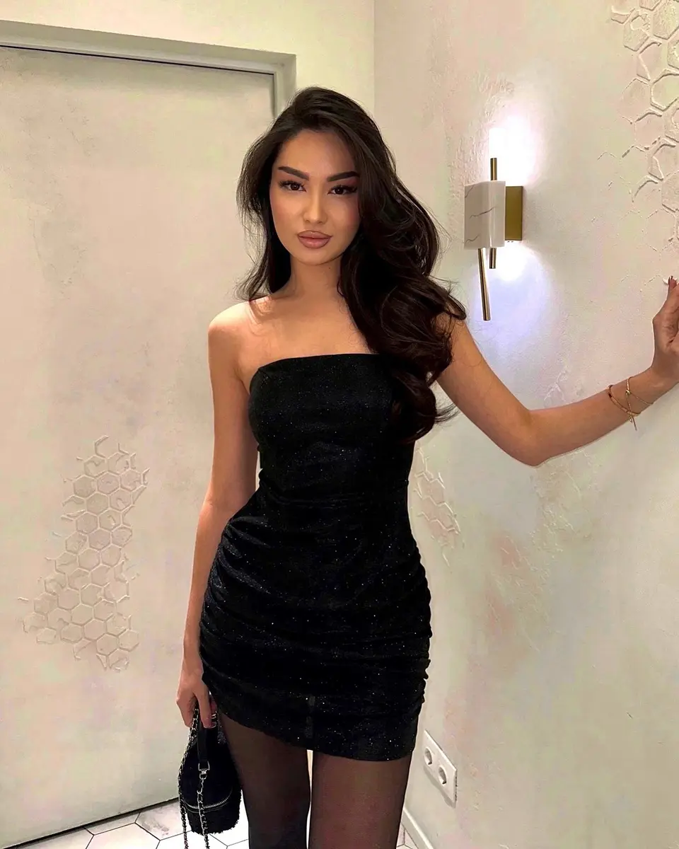 Мина эскорт в городе Питер