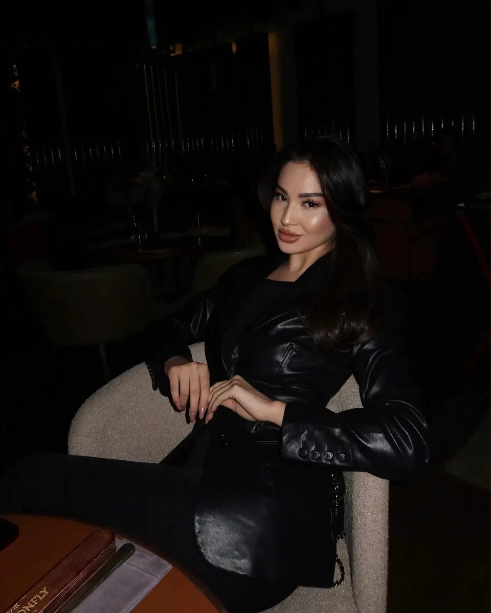 Мина эскорт в городе Питер