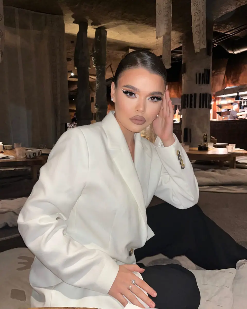 Виксория эскорт в городе Питер